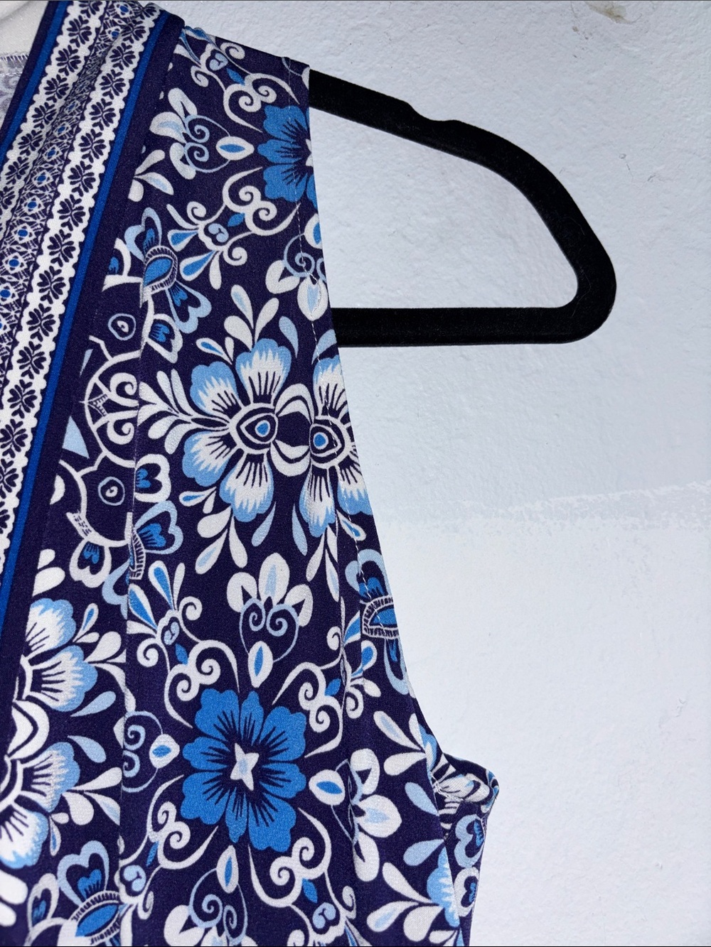 Sleeveless Blue Floral V-Neck Dress - Picture 3 of 6